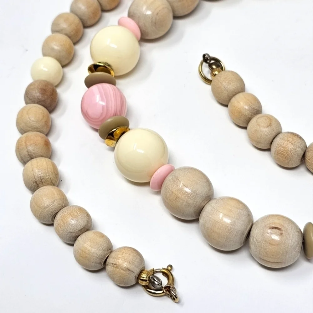 Vtg Beaded Wood and Acrylic Necklace with Pastel Accents - Picture 6 of 8